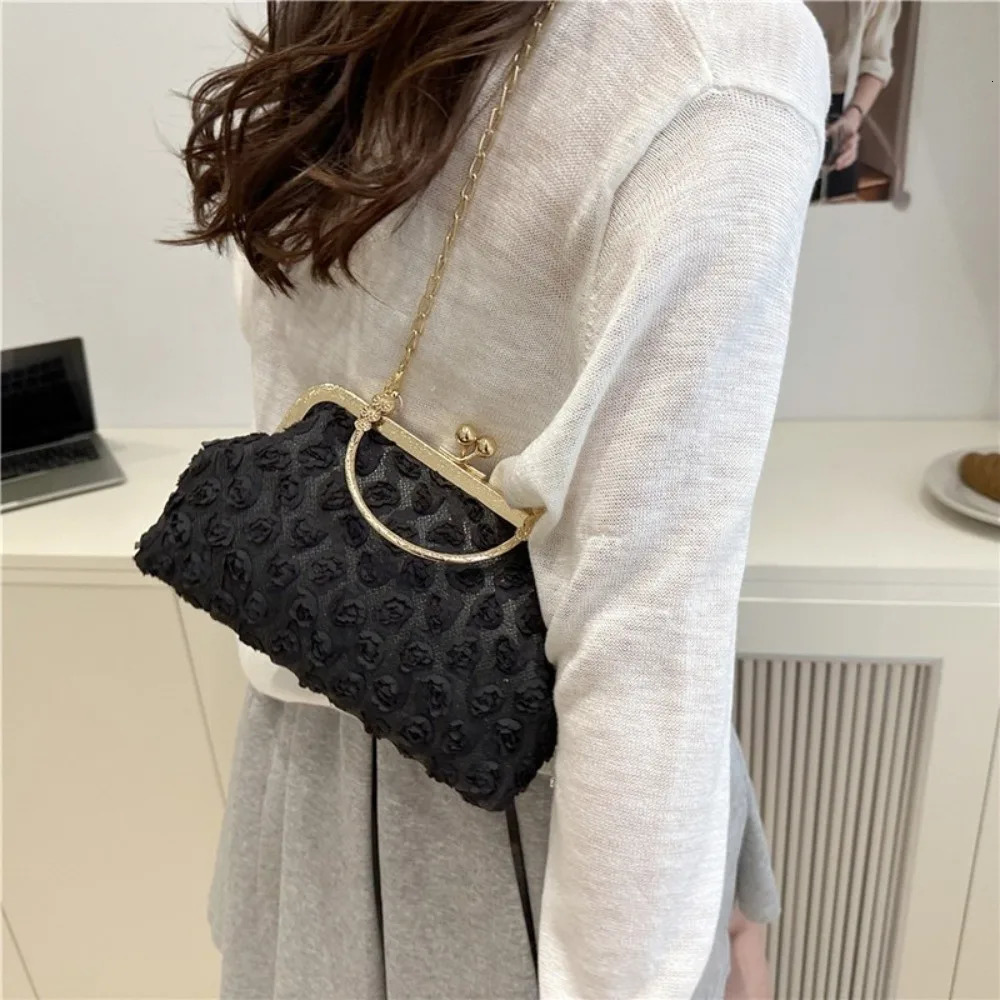 Chain Party Banquet Bag Flower Handheld Kiss Lock Shoulder Bag Large Capacity Korean Style Crossbody Bag Ladies 250809