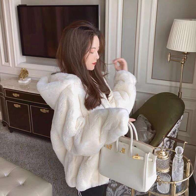 Imitation Otter Rabbit Fur Grass Coat Women's 2025 Winter New Style Fragrant Stand Collar Plush Loose Hooded Coat Trendy