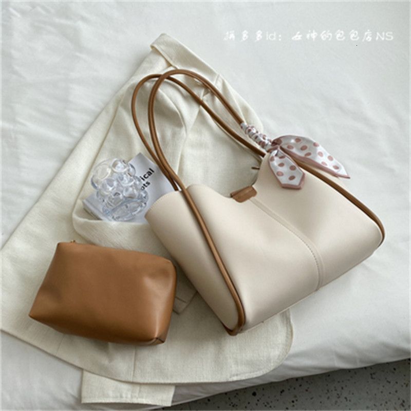 designer bag Large Capacity Summer Bag for Luxury bag Women 2025 New Versatile Shoulder Bag Fashionable Design Stylish Commuter Tote Bag