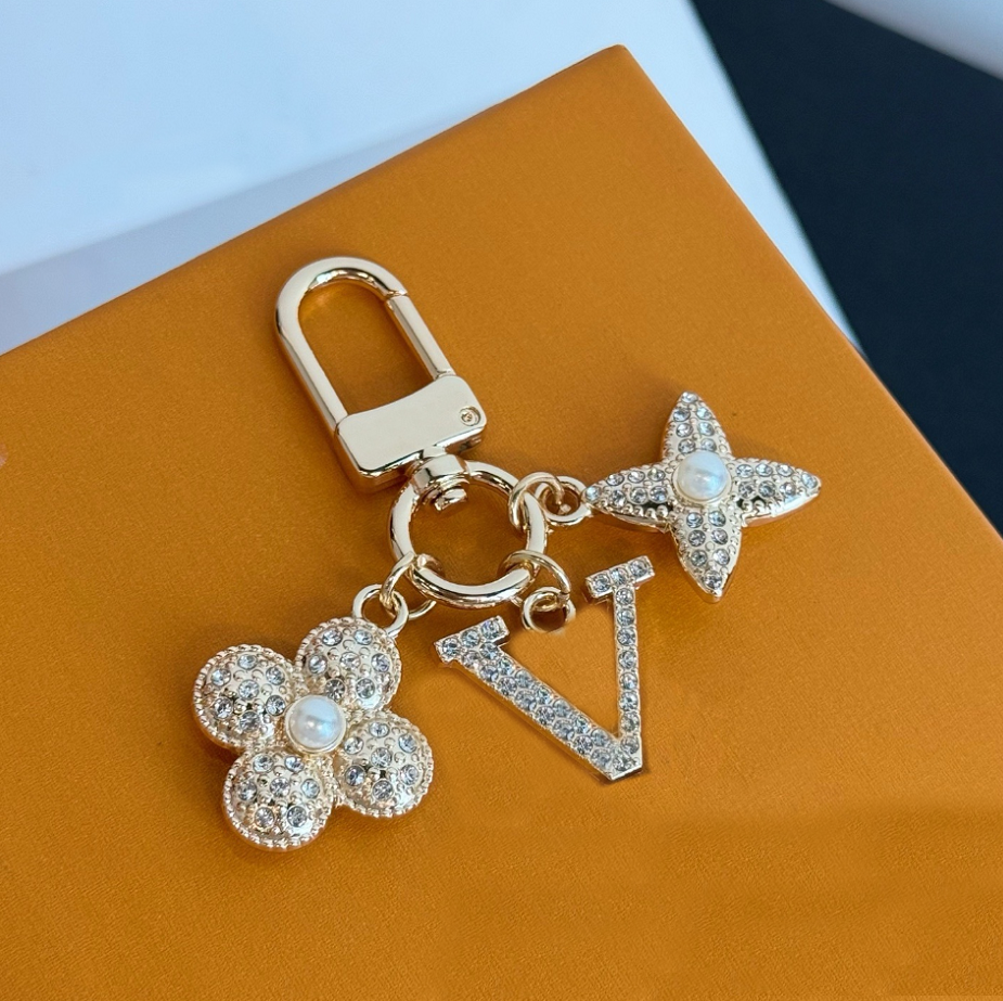 Luxury Charm High Quality Key Holder Designer Keychain Bag Charm Buckle Car Letter Leather Keychains Women Bags Pendant Accessories Gift 20 styles