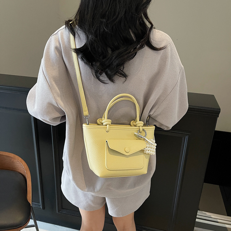 Designer Bag Tote Bag Large Capacity Handheld Luxury Bag Bucket Bag For Women 2025 New Fashion Versatile Shoulder Bag Korean Style Niche High-end Unde