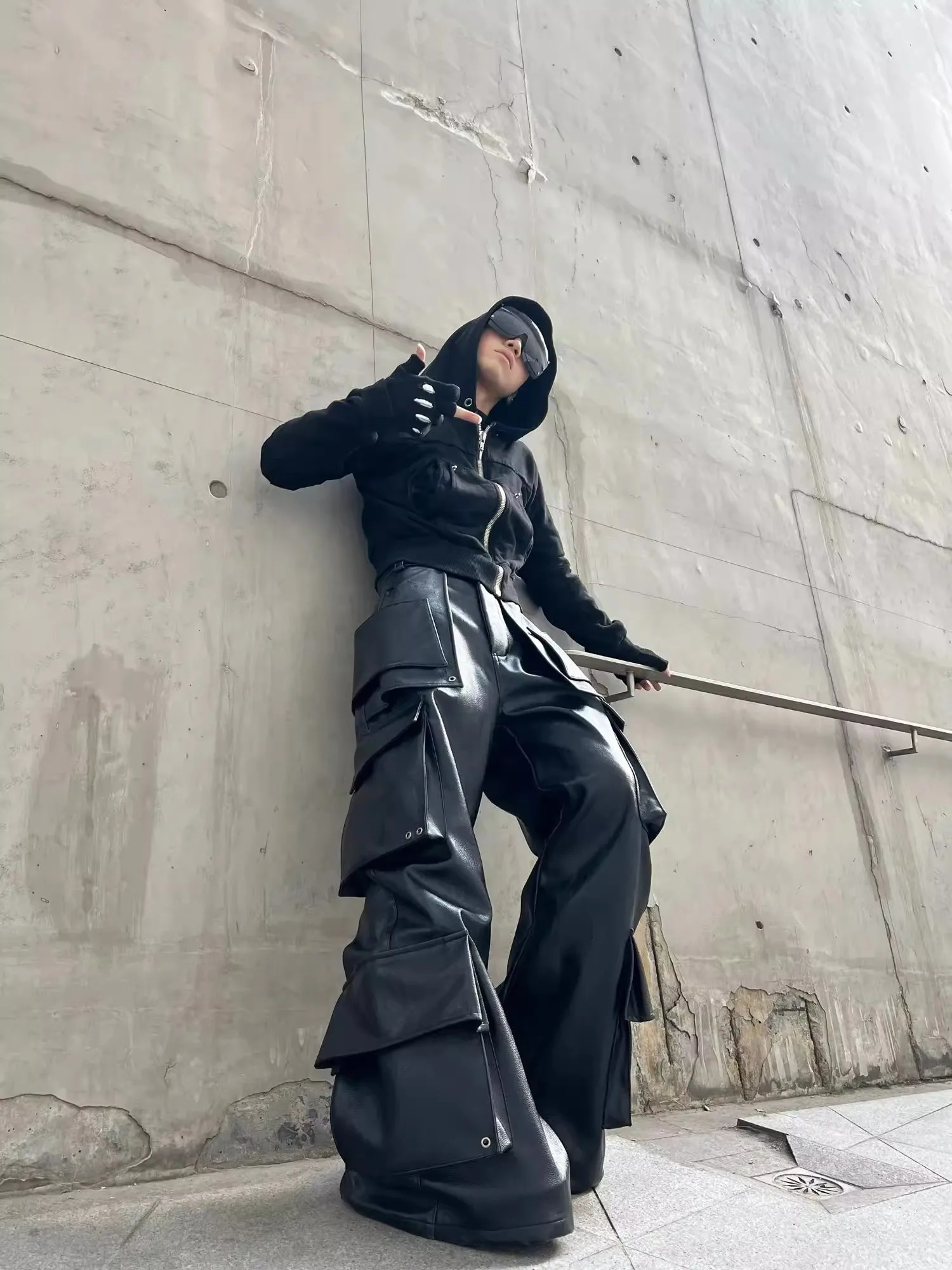 Mauroicardi Spring Cool Long Baggy Black Pu Leather Wide Leg Cargo Pants Men with Many Pockets Mens er Clothes Streetwear 250812