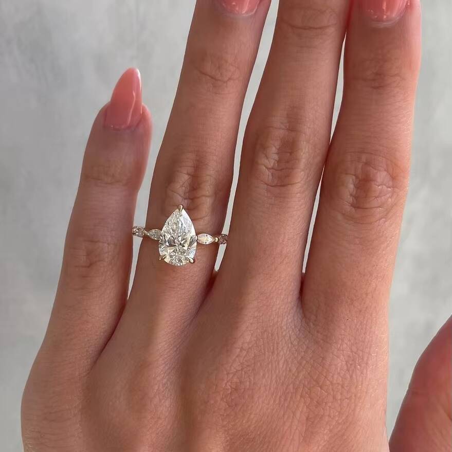 2025 Custom Pure 18-Karat Yellow Gold 4ct Pear Cut 8x12mm Dcolor VVS Moissanite Diamond Three Claws Solitaire Ring