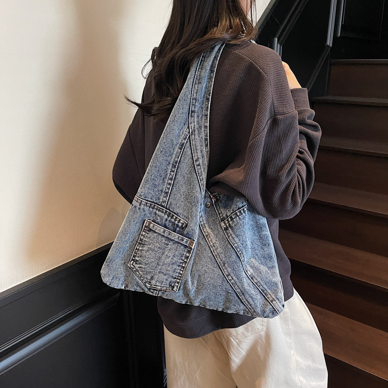 Casual Large Capacity for Women New Lightweight Design Personality Tote Commuting Lazy Shoulder Bag