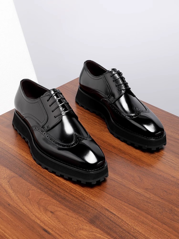 New men's high-end brogue derby shoes with an English style, made of genuine leather, suitable for formal business occasions.