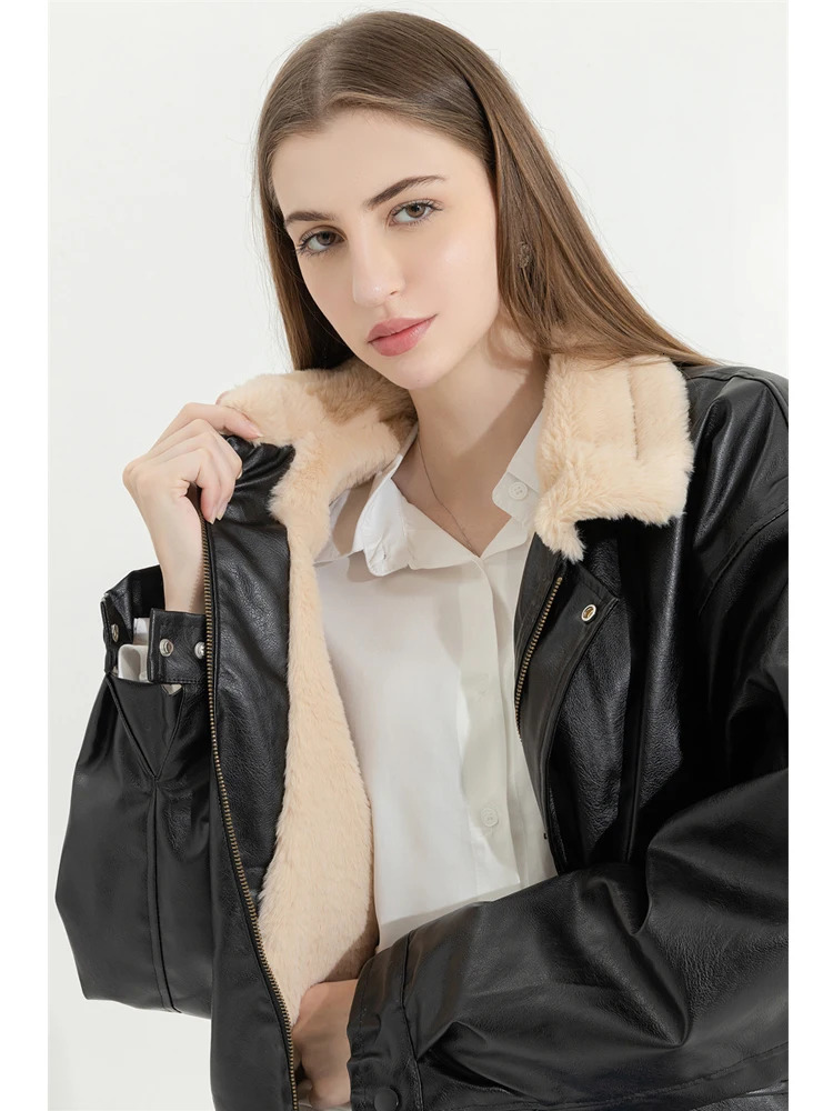 Winter Womens Fur Leather Jacket Long Sleeved Loose Warm Lamb Wool Vintage Thickened Locomotive Lapel Female PU Motorcycle Coat 250811