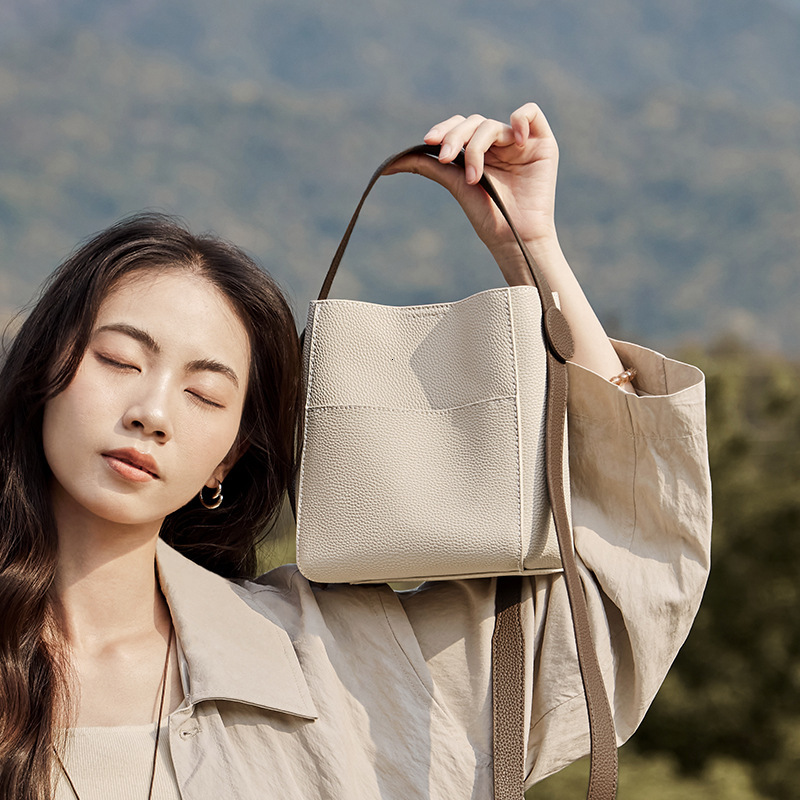 2025 new designer handbag bucket bag women's crossbody bag shoulder bag