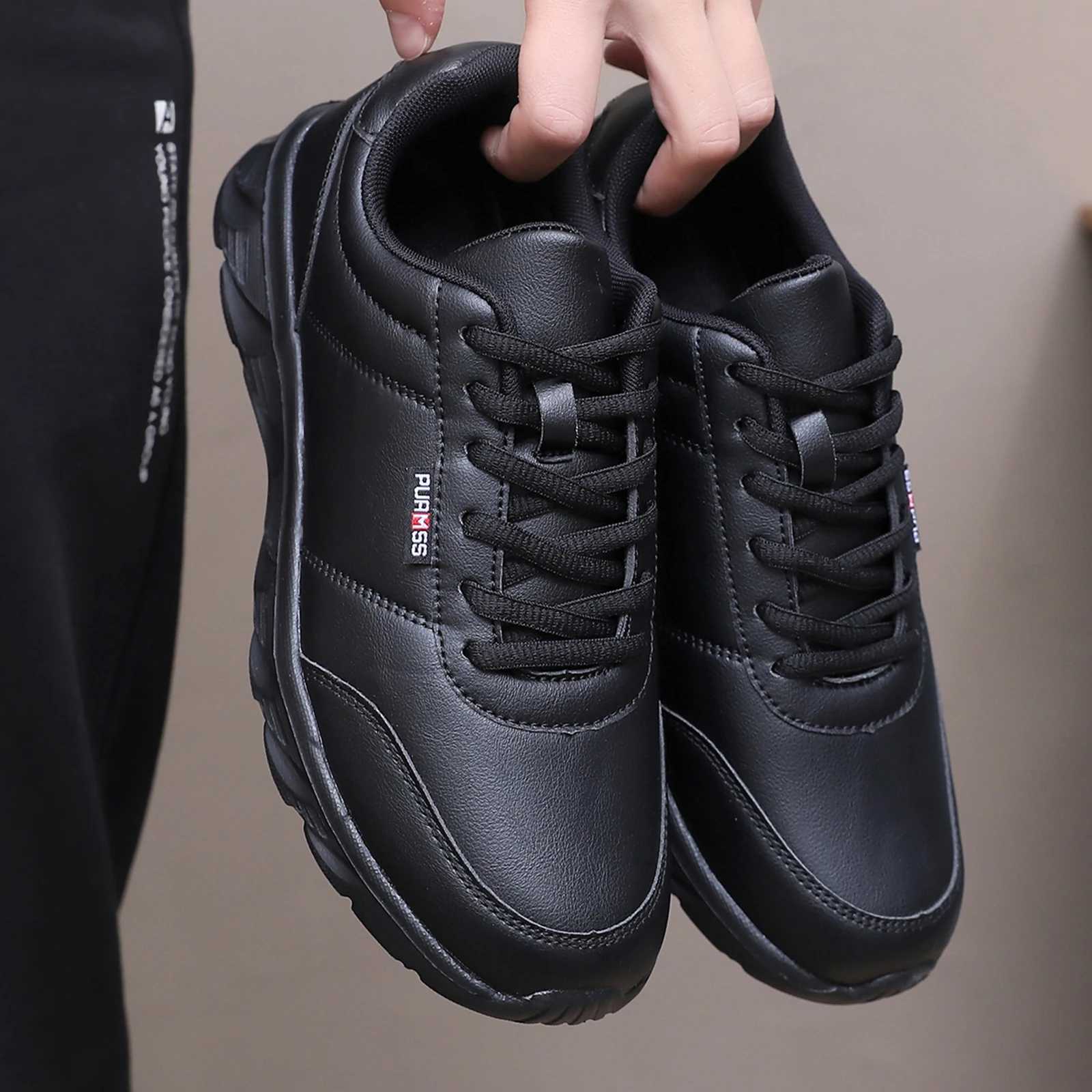 Men Sneakers Soft Sports Running Shoes New Casual Shoes for Men Solid Black White Walking Footwear Fitness jogging Men Shoes Z250812
