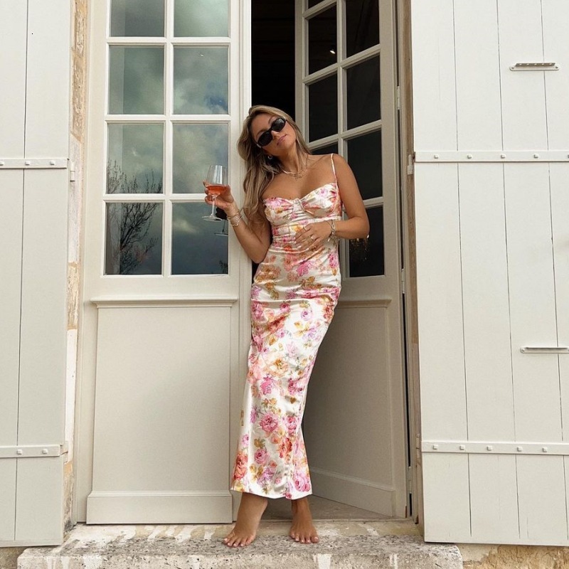 2025 Summer New Women's trend Fashion Printed Slimming Bareback Strap Skirt New Designer