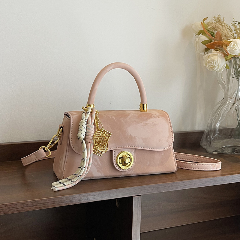 design Autumn New Women s Shoulder Bag Fashion Small Square Bag New Simple Shoulder Casual Women s Crossbody Bag Autumn New Designer Bag