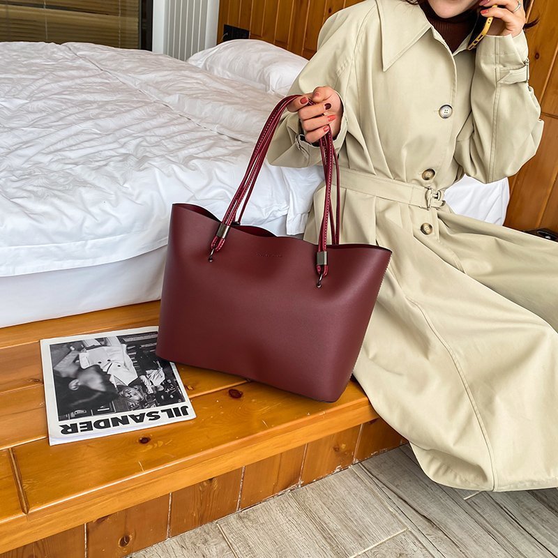 Elegant Womans Casual Shoulder Backpack with Roomy Compartment & Trendy Design