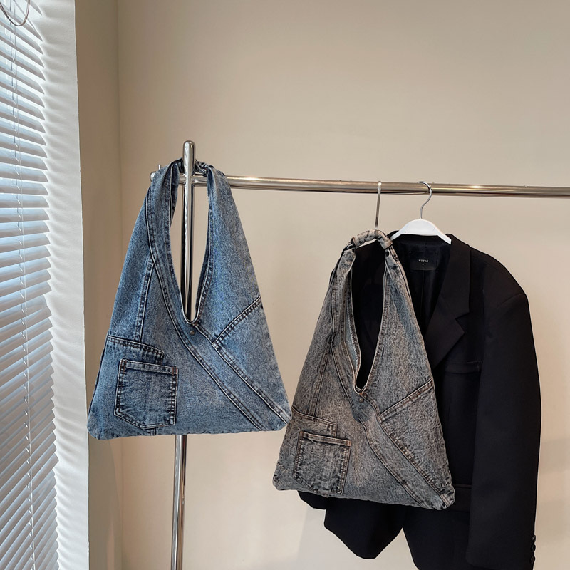 Casual Large Capacity for Women New Lightweight Design Personality Tote Commuting Lazy Shoulder Bag