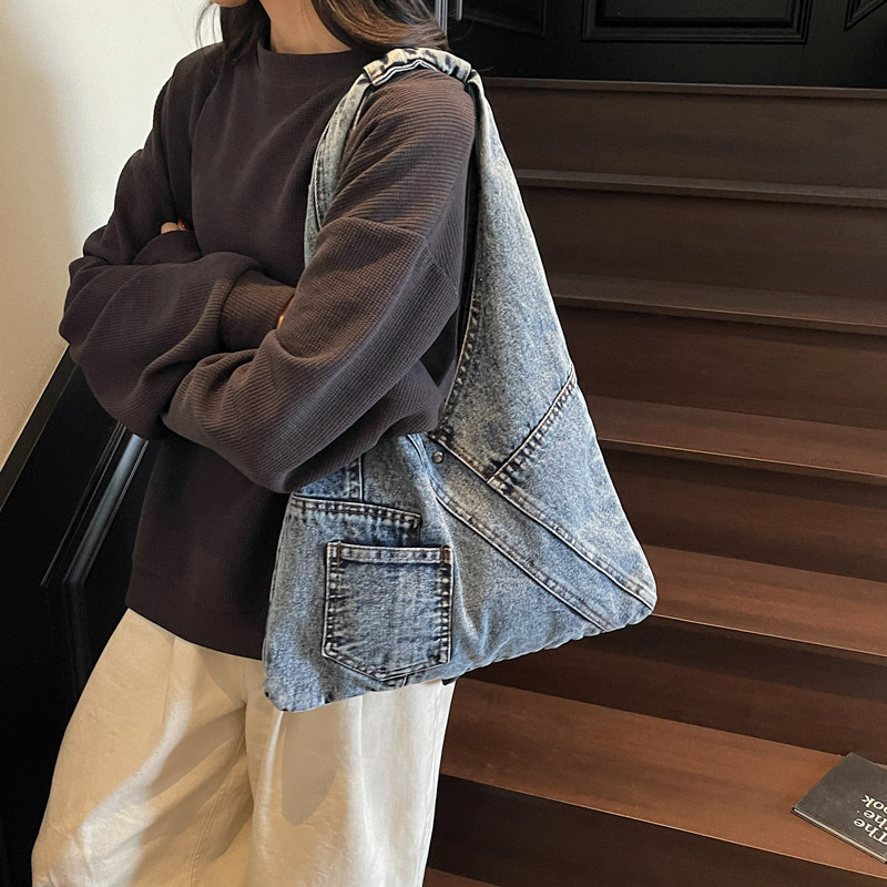 Casual Large Capacity for Women New Lightweight Design Personality Tote Commuting Lazy Shoulder Bag