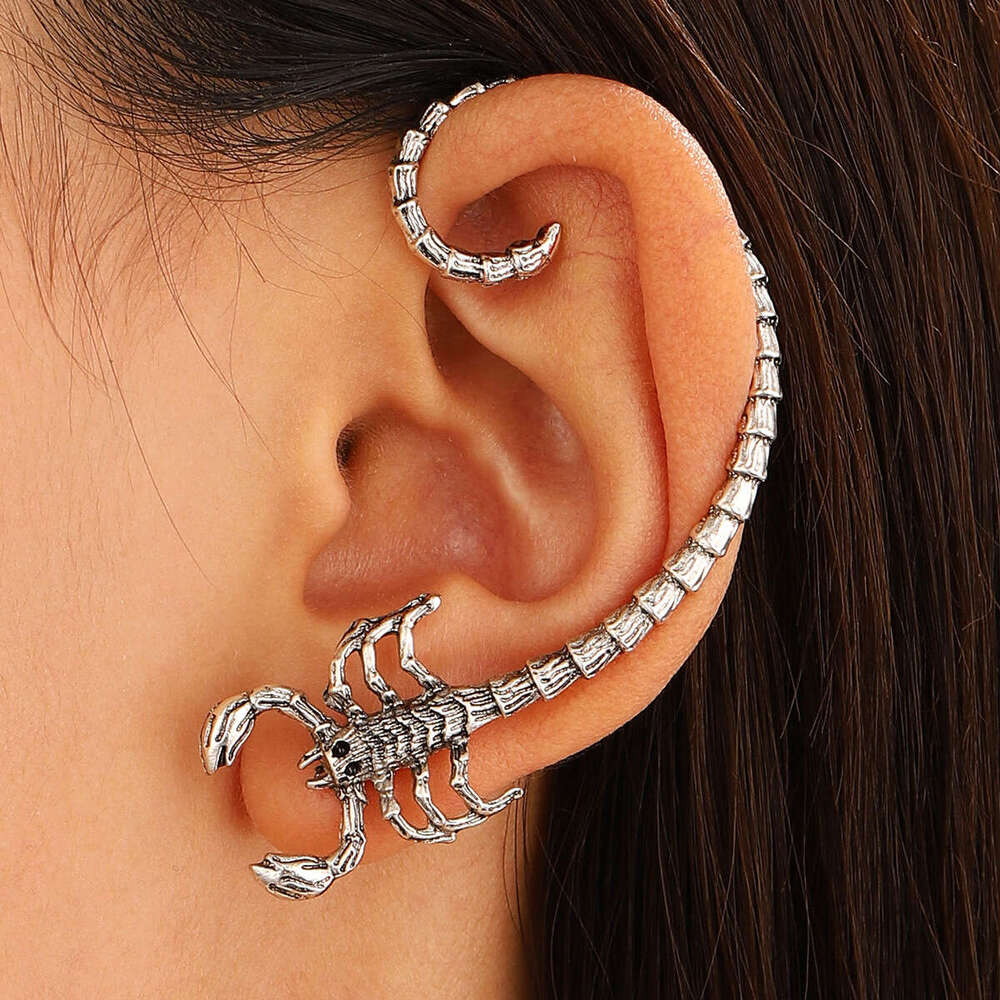 Gothic Dark Cuffs Punk Hip-Hop Creative Realistic Design Poison Scorpion Bone Clips Ear Jewelry