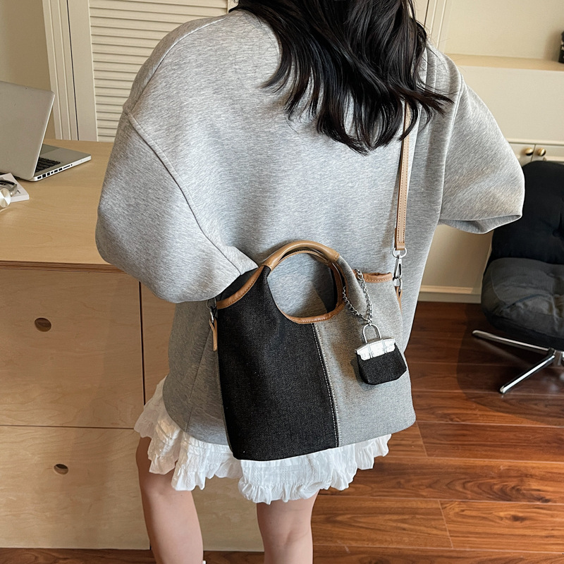 Design Denim for Women New Versatile Shoulder Crossbody Fashion Commuter Bucket Bag