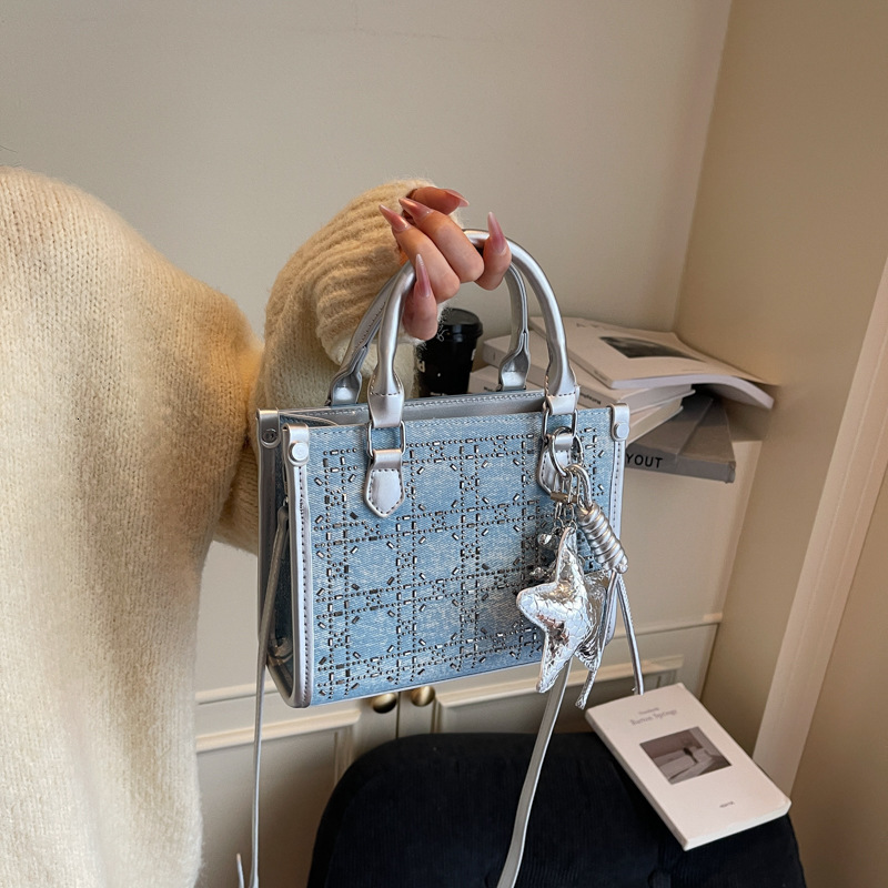 Women's New Fashion Versatile High-End Feel Handheld Shoulder Crossbody Large Capacity Commuter Tote Bag