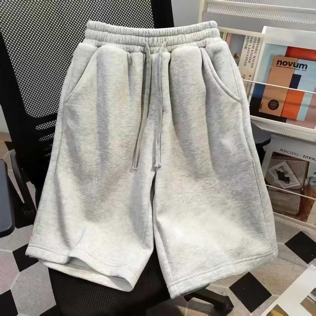 Korean-style casual loose five-inch shorts for men in summer solid color mid-length pants, quick-drying, breathable, wide-leg, suitable for wearing as