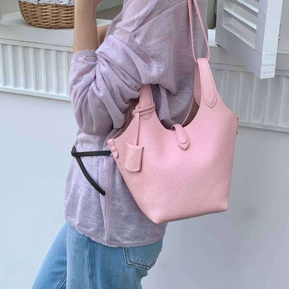 High Quality First Layer Cowhide Vegetable Basket New Leather Portable Messenger Bucket Commuter Bag Women