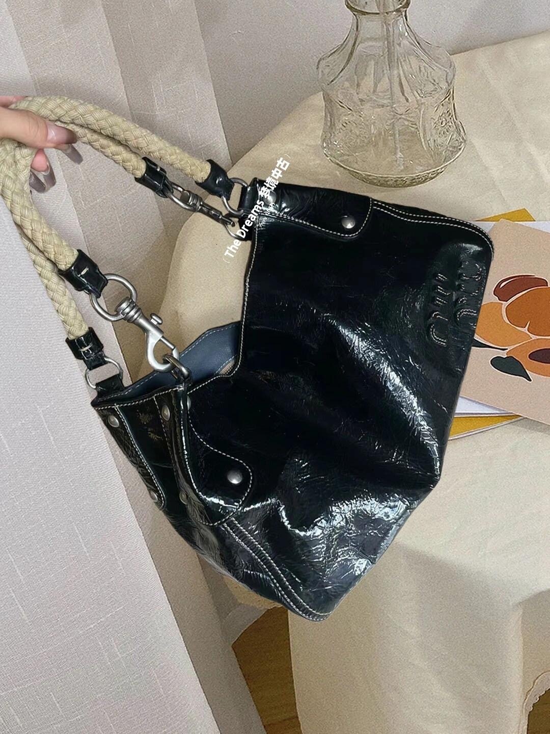 Women's Commuter Bag Large Capacity 2025 Designer New Multi functional Shoulder Crossbody Bag Casual Fashion Bucket Bag