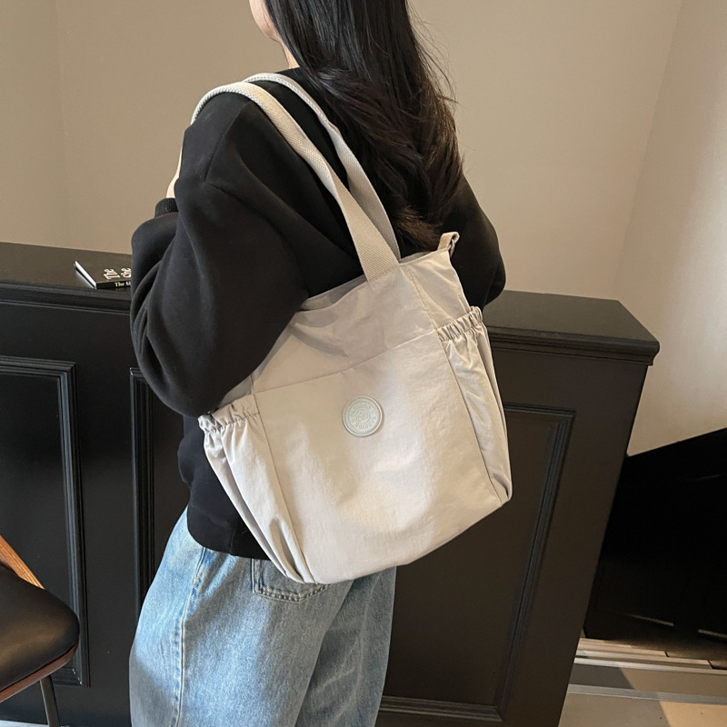 Spring New Large Capacity Casual Solid Color Nylon Fabric Single Shoulder Handbag for Women