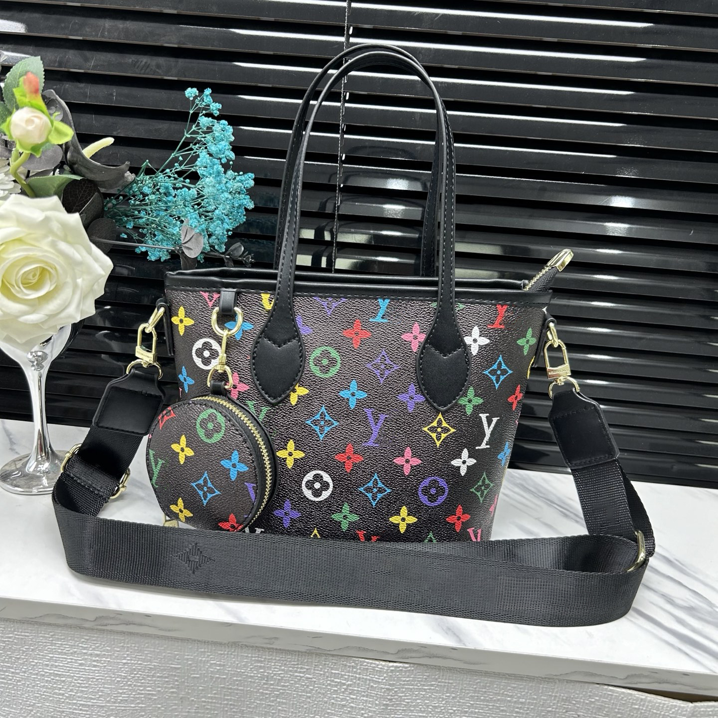 Desiner Ba Luxurys Fashion Women Female Shoulder Handbas Leather Race Tote Crossbody Lare Capacity Shoppin Handba Esigner Bag Wallet Ladies Purse Bas