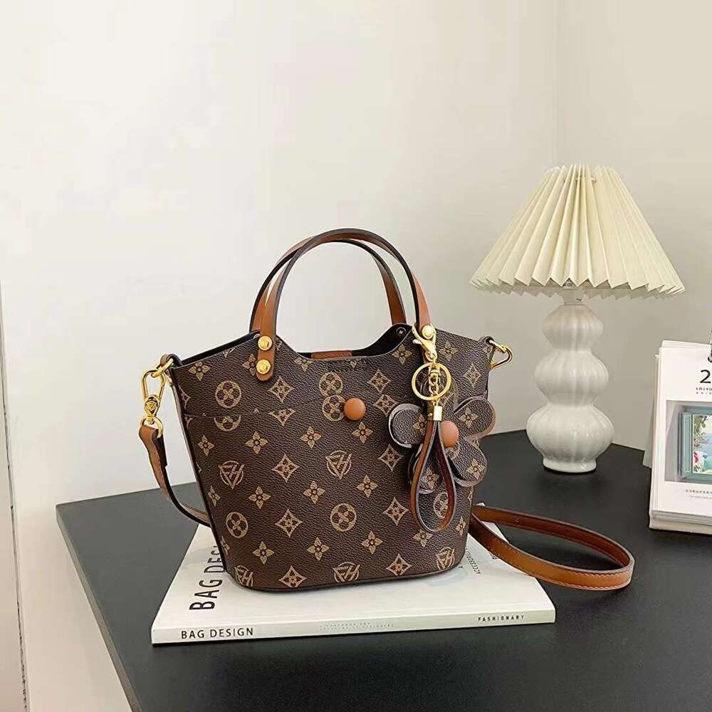 Louis Fanghua Women's New Fashion Single Shoulder Handbag Large Capacity High-end Korean Style Basket Bag
