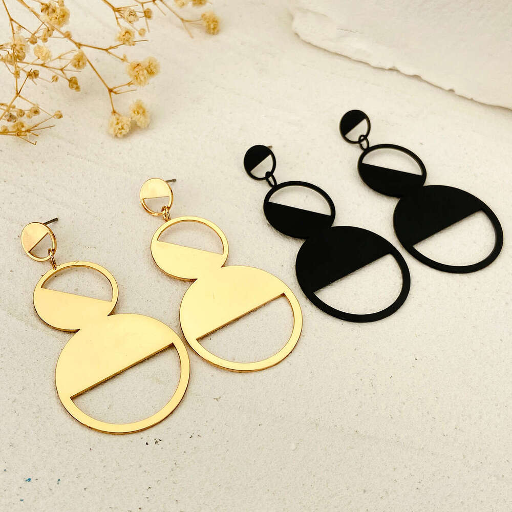 INS Wrinkle Geometric Smooth Earrings for Women, Light High-end Sense, Exaggerated Personality Jewelry