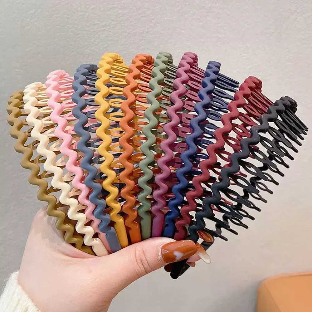 1Pc Fashion Wave Bands for Women Solid Color Toothed Non-Slip Hair Bands Girl Face Wash Sports Hairbands Hair Accessories X250812