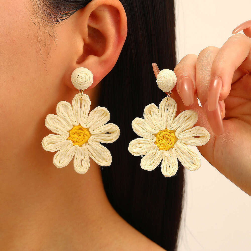 Summer Flower Dopamine Vacation Style Exaggerated Starfish Studs Handwoven Raffia Earrings for Women