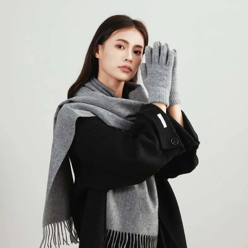 High Quality 100% Wool Scarf Men Women Solid Color Tassel Autumn Winter Business Versatile Classic Warm Soft Muffler Couples 250812