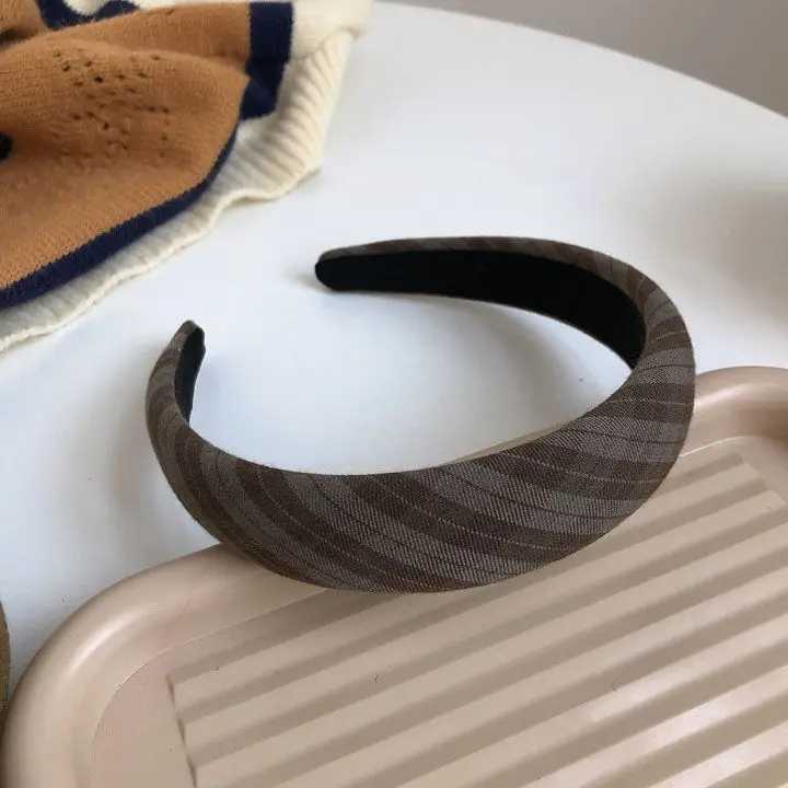 Autumn Winter Band Wide Sponge Wen Non Slip Hair Band Vintage Style High Crown Effect Dark Coffee Hair Accessories 1PC X250812