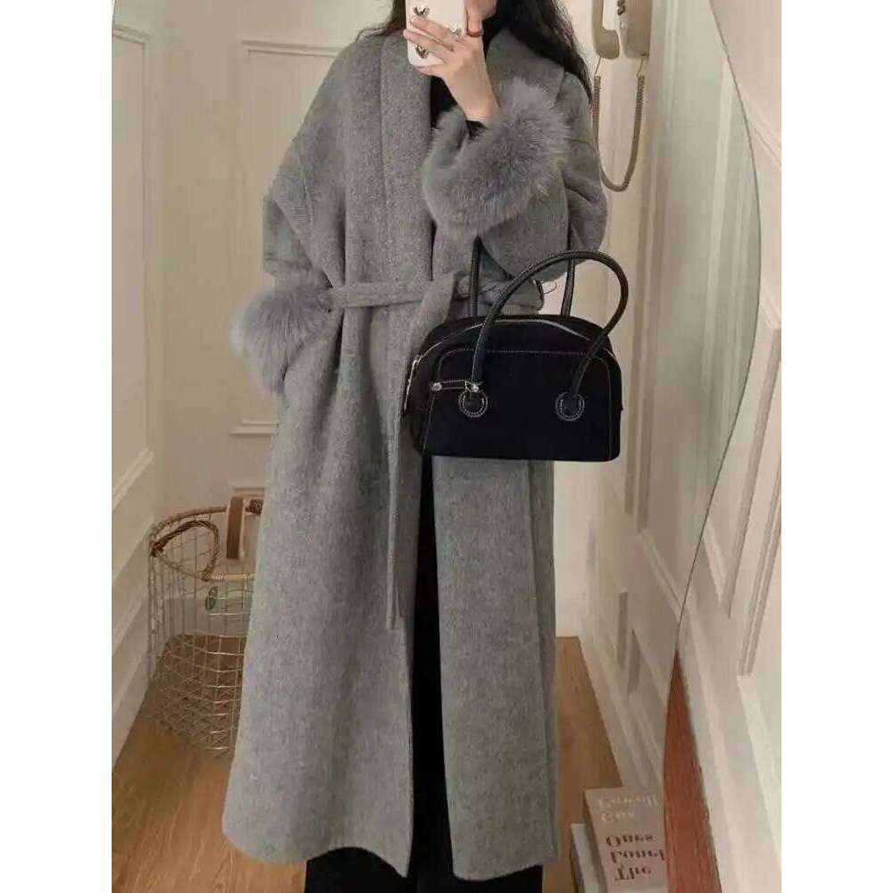 UCXQ Elegant Woolen Coat European Style Cardigan Lace Up Waist Fox Fur Loose All Match Long Jacket Women 2025 Autumn Winter 6790 MDNG 20250811