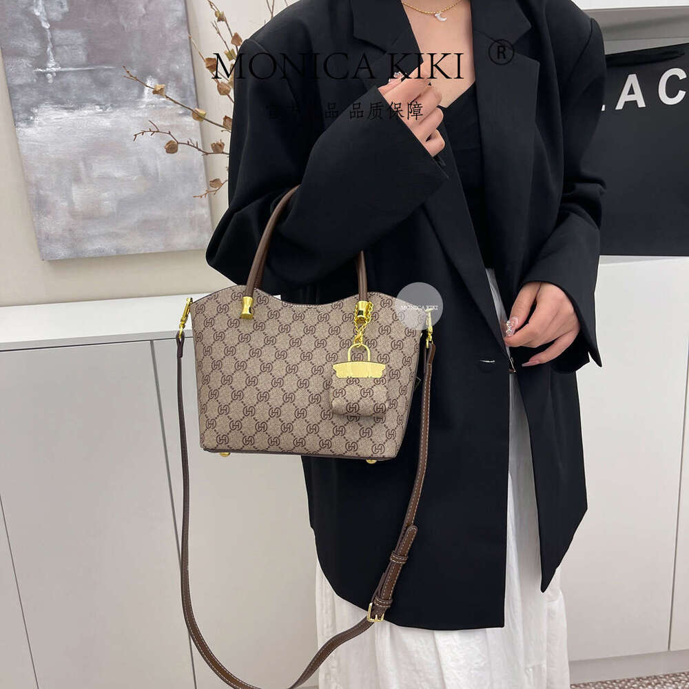 Light Monica Qiqi Luxury Presbyopic Handheld Mother-Daughter Tote Bag for Women 2025 New Trendy Large Capacity