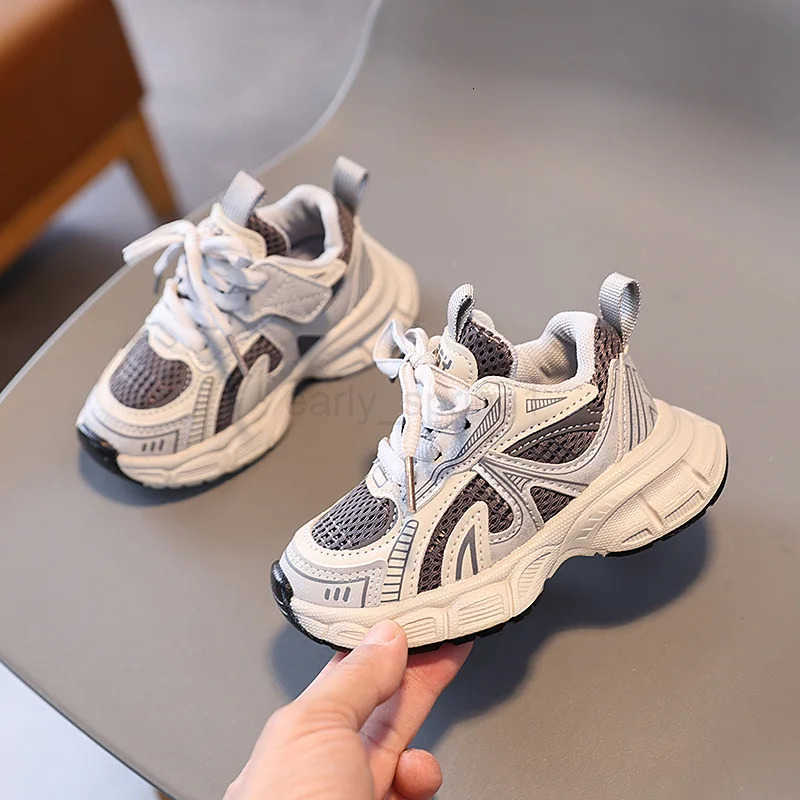 2025 New Breathable Soft Sole Student Running Shoes Spring Childrens Sports Shoes Boys Girls Lightweight Fashion Casual Shoes T250812