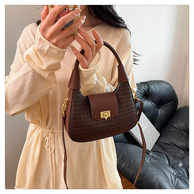 Free Shipping 2025 New Women's Designer Handbag High-quality Woven Crescent Bag Fashionable Retro Crossbody Bag High-end Dinner Dress Bag Wallet