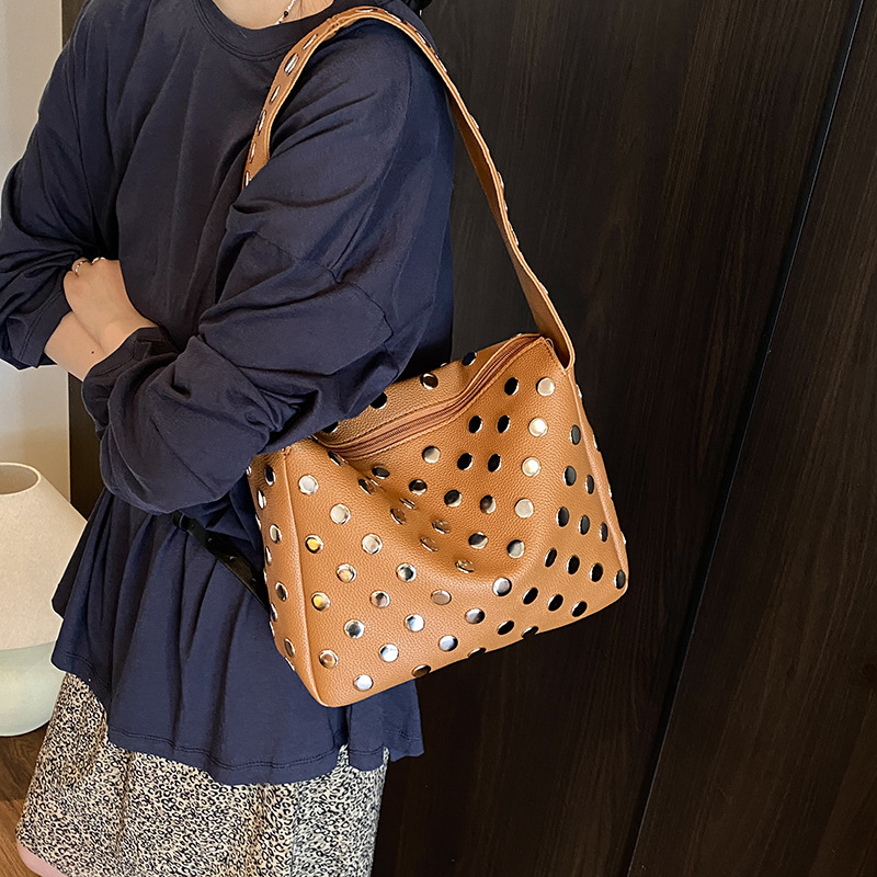 Fashion Design Box Shoulder New Rivet Inlaid Personality Underarm Bag