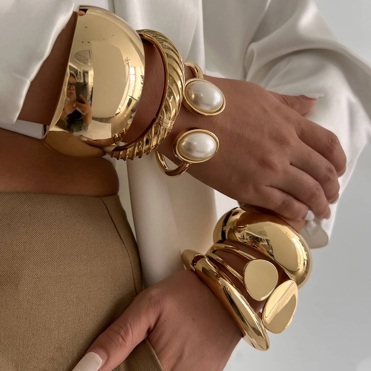 Salircon Exaggerated Punk Smooth Heavy Metal Bracelet for Women Trend Geometric Open Spring Bangle Party Jewelry Gift