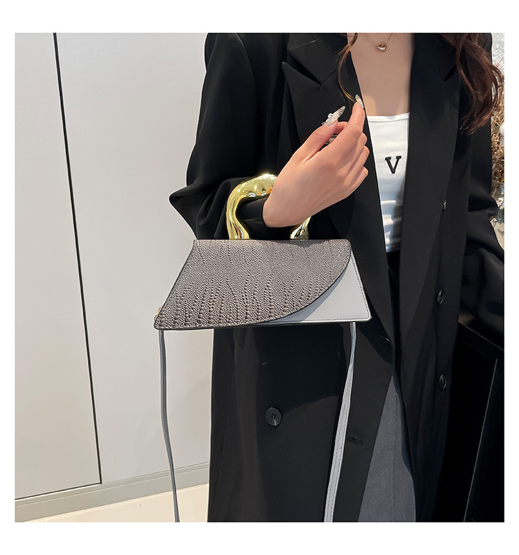 2025 Autumn New Women s Shoulder Bag Niche Design Crocodile Pattern Fashionable women bag s Women s Crossbody Bag Autumn New Light Luxury Style Design