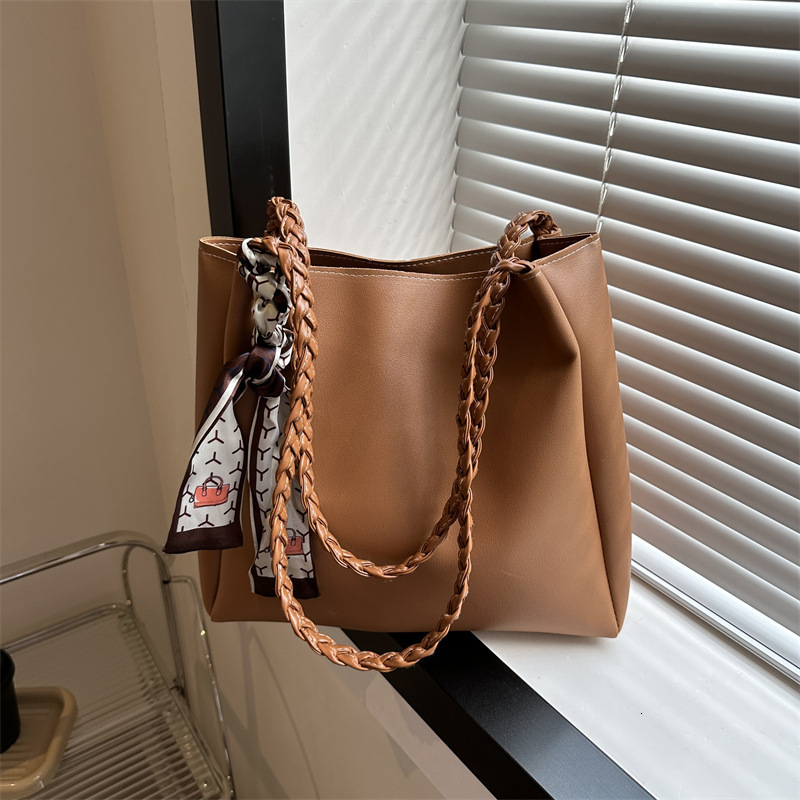 Large Capacity Casual Early Autumn New Textured Fashion Solid Color Scarf Stylish Commuter Tote Shoulder Bag ddmymarket