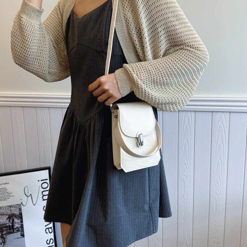 Spring New Fashionable Design Single Shoulder Crossbody Solid Color Lock Fresh Underarm Texture Phone Bag ddmymarket