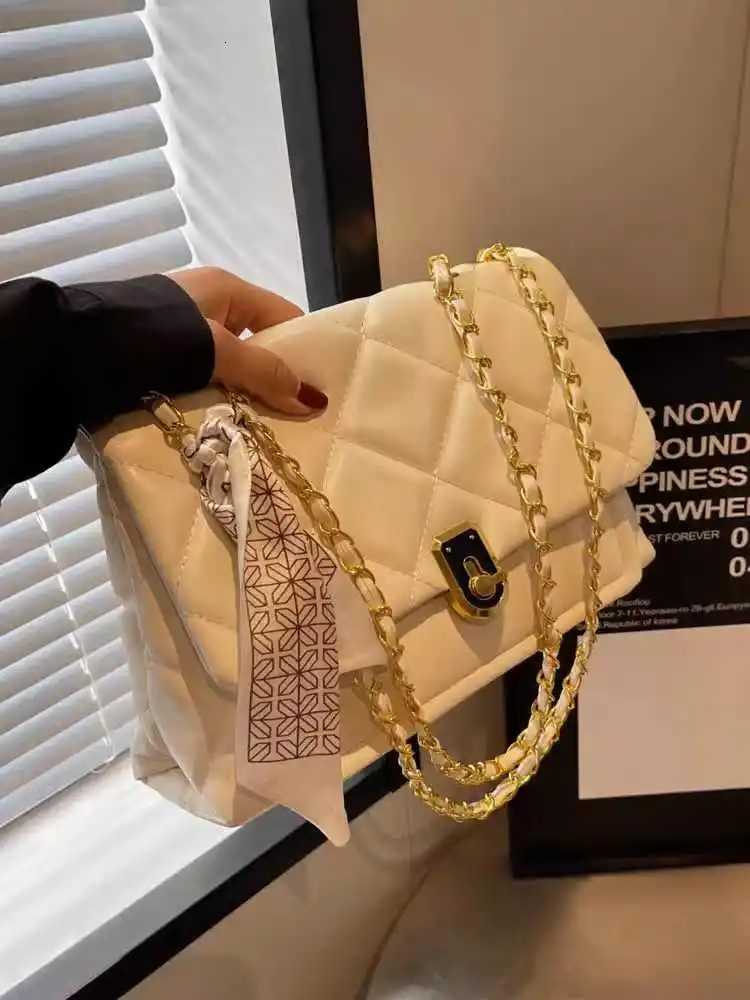 igh Elegant Red Plaid Chains Shoulder Bag High Quality Fashion s New Crossbody Bag Large Capacity Commuter Bag Z250812