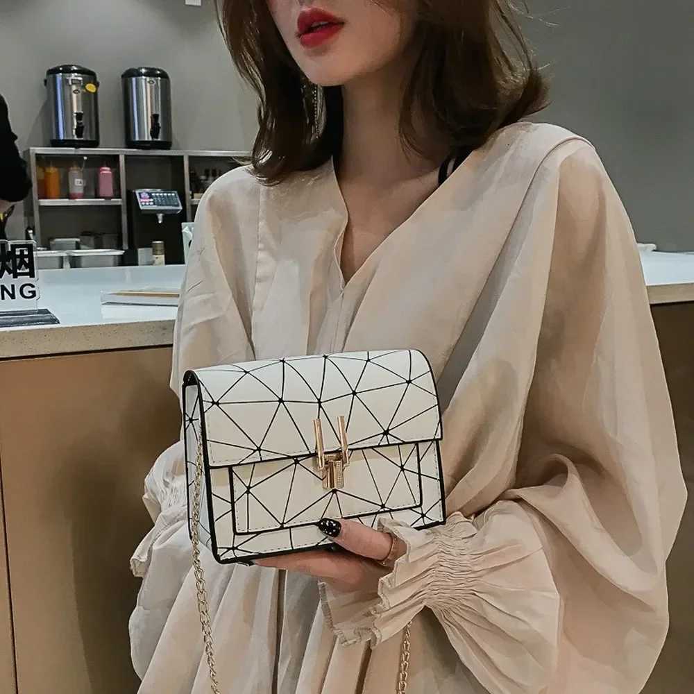 Womens Handbags Striped Square Design Crossbody Bags High Capacity Fine Texture Soft Comfortable Females Crossbody Bag Z250812