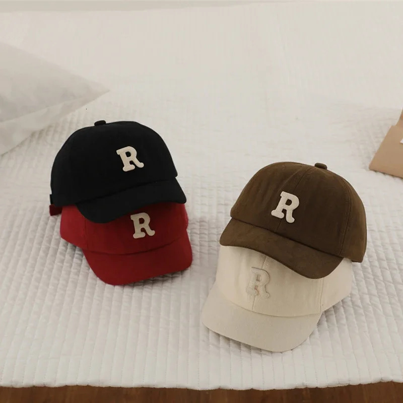 R Letter Kids Baseball Caps Spring Autumn Children Outdoor Sunshade Duck Tongue Cap 1-5 Years Boy Girl Fashion Short Brim Visors 250811