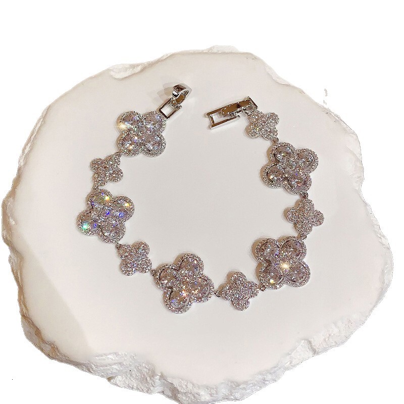 Super Shiny Zircon Hollow Lucky Clover Spring Summer New High-Value Brightening Bracelet Light High-End Feel Women's Jewelry