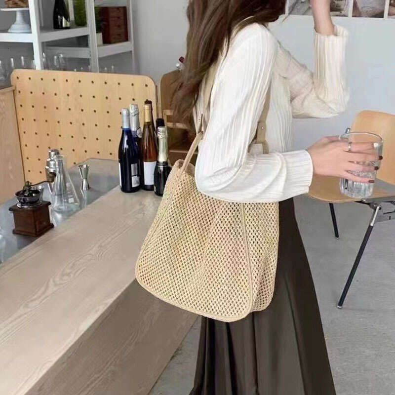 Vacation Single Shoulder Crossbody Bucket Beach Mother-Daughter Women Woven Commuting Bag Light Luxury B5
