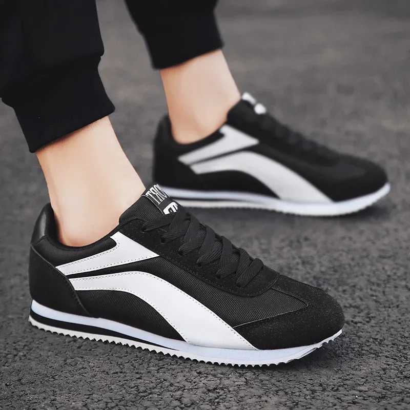 Men Running Fashion Casual Sneakers Breathable Sport Walking Knit Shoes Athletic Gym Lightweight Men Sneakers Casual Shoes Z250812