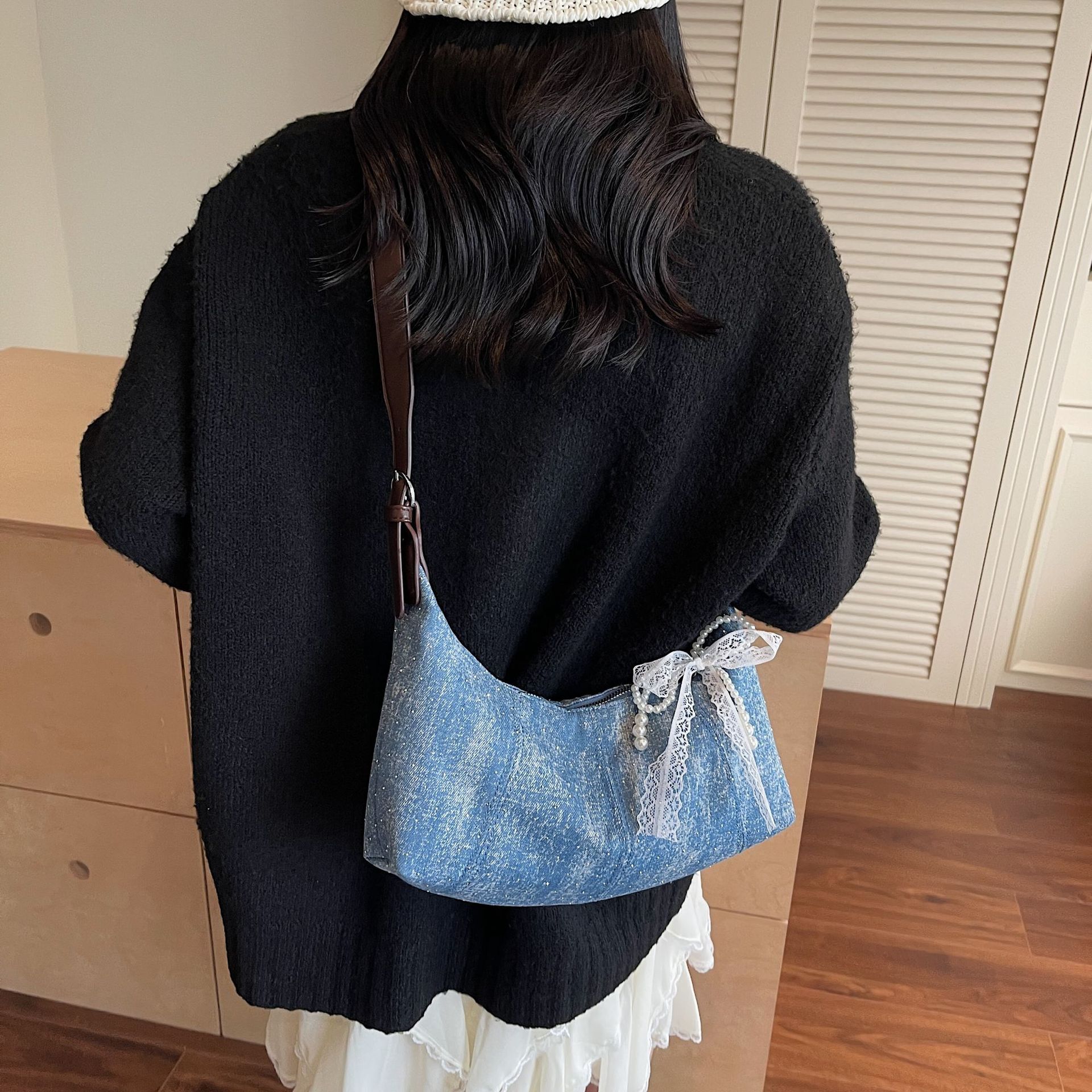 2025 autumn new women's shoulder bag retro niche denim bag new casual commuting shoulder bag armpit handbag designer bag women's crossbody b