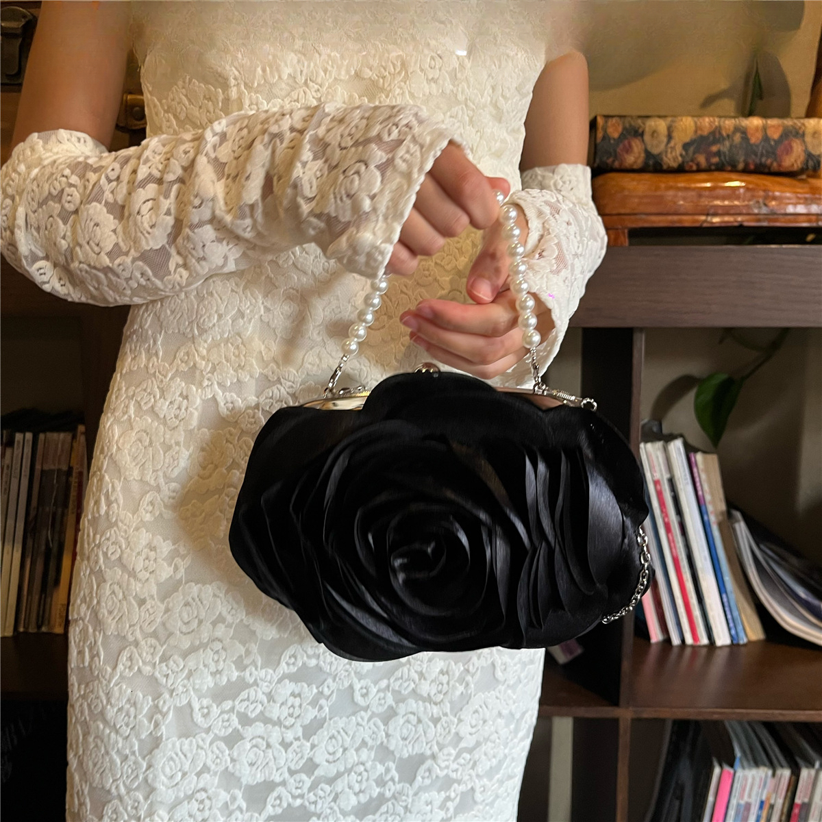 2025 Autumn New Women's Shoulder Bag Retro Evening Dress Flower Bag Handbag Soft Women's Crossbody Bag Women's Handbag Designer Bag