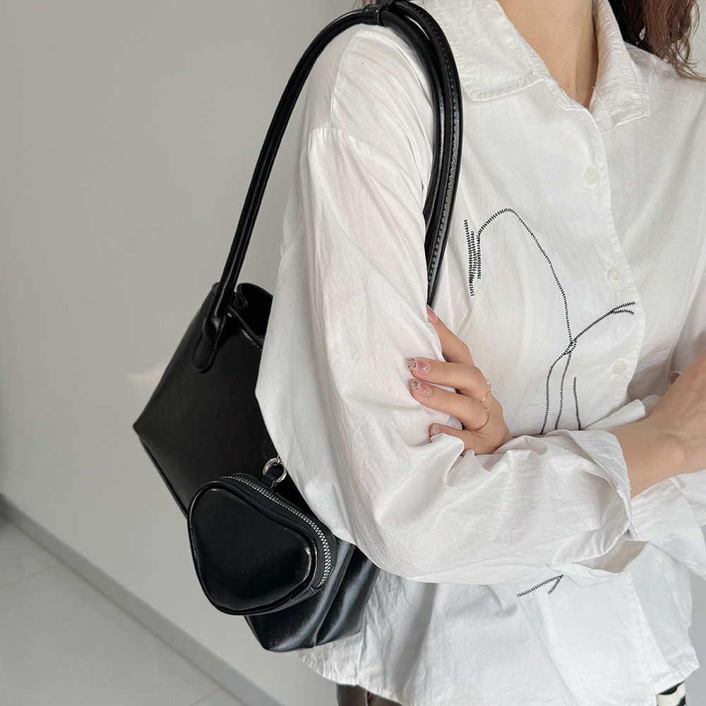 Korean Niche Texture Long Handle Shoulder Underarm Heart Peach Earphone Oil Wax Leather Commuter Tote Bag with Compartment ddmymarket