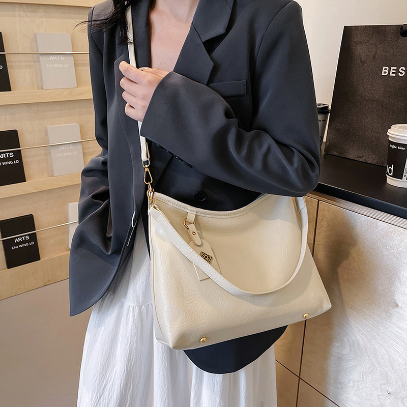 designer bag Women's Large Capacity Tote Bag Melad Vintage Commuter Bag Single Shoulder Bag Casual Luxury bag Versatile Crossbody Bag for Women